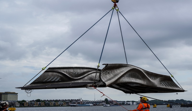 World’s first 3D-printed steel footbridge unveiled by robot in Amsterdam