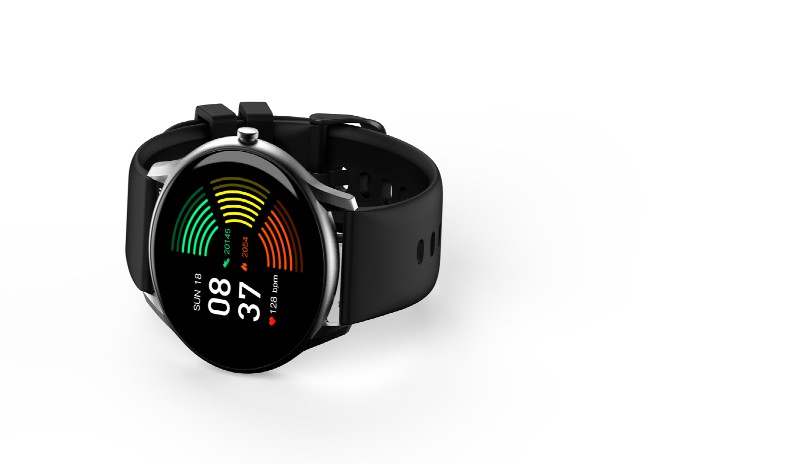 Lightweight smartwatch NoiseFit Core lau...